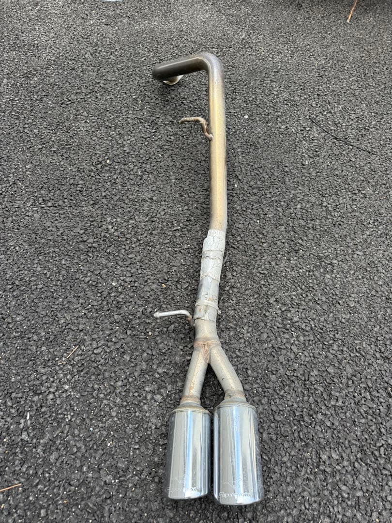 ZVW40、41 プリウスα ワンオフ？リアストレートマフラー