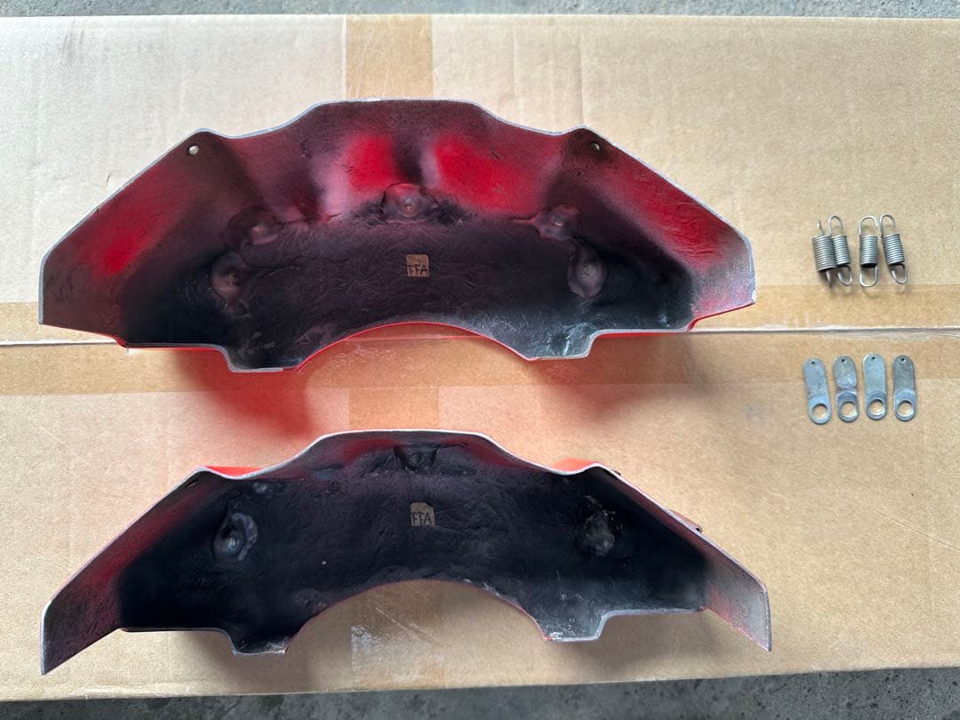 CRS essex エセックス　キャリパーカバー　　ハイエース