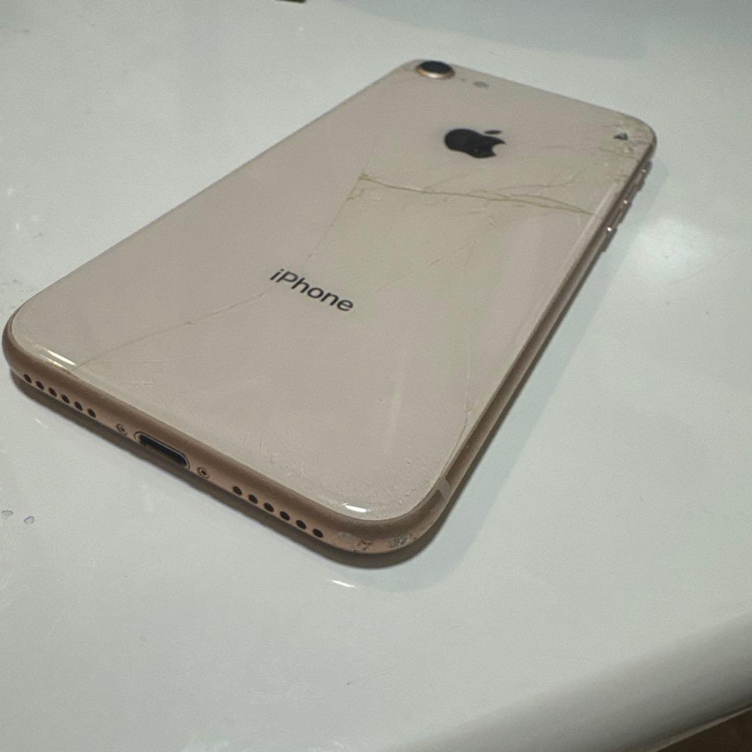 iPhone8 64GB SIMフリー 最大容量82％ 本体のみ 割れ有