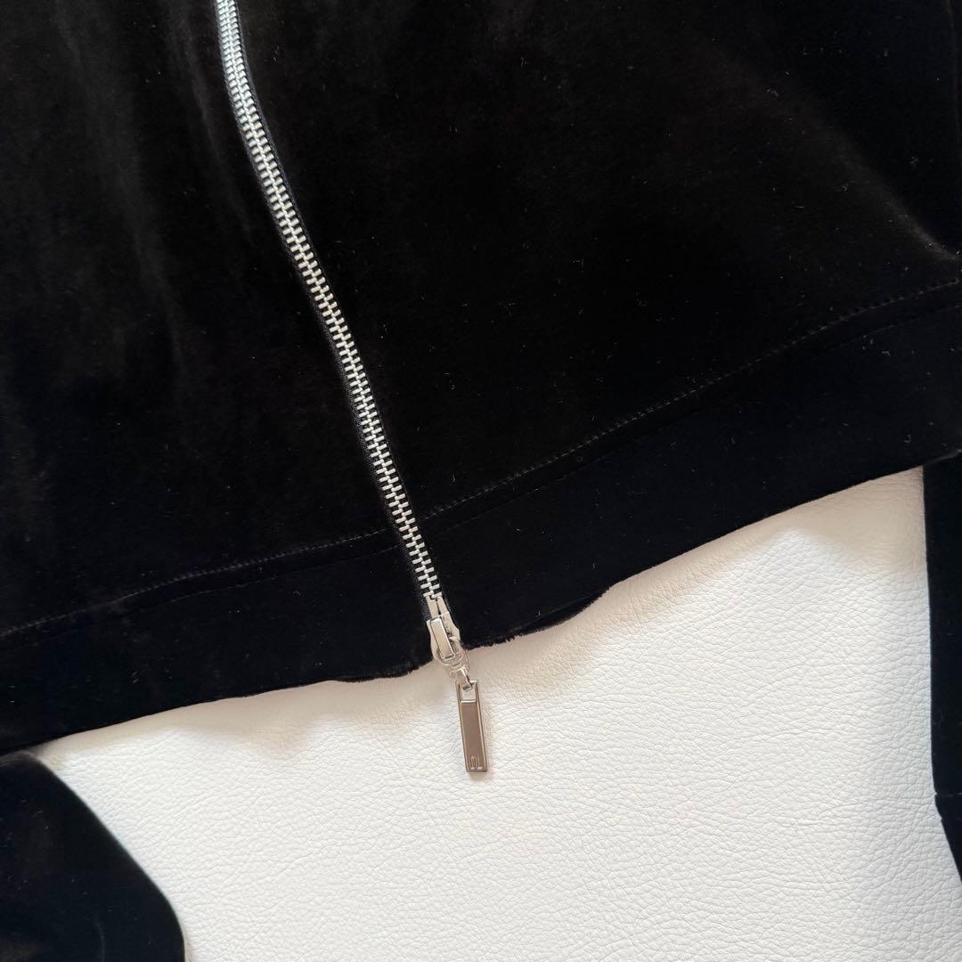 美品✨デイジーリンフォクシー　ロゴ入り　ベロアパーカー　フレアスリーブ　黒　38