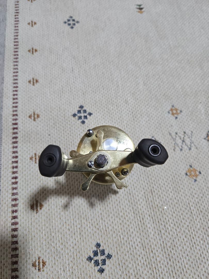 SHIMANO シマノ　ベイトリール　カルカッタ101XT