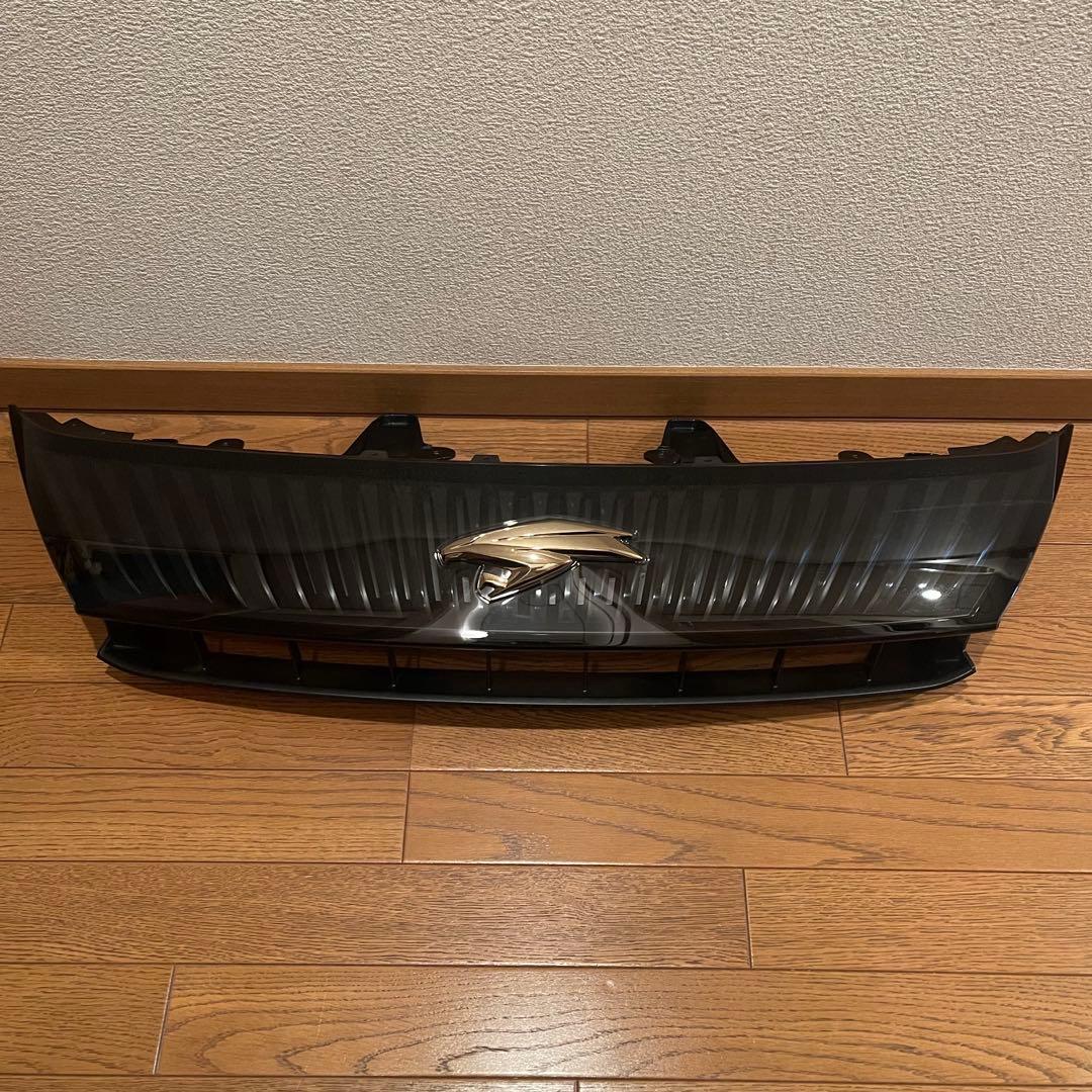 トヨタ 60ハリアー純正フロントグリル