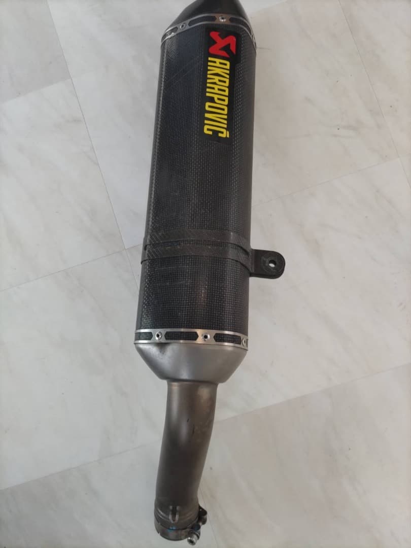 Akrapovic carbon exhaust 価格引き下げ