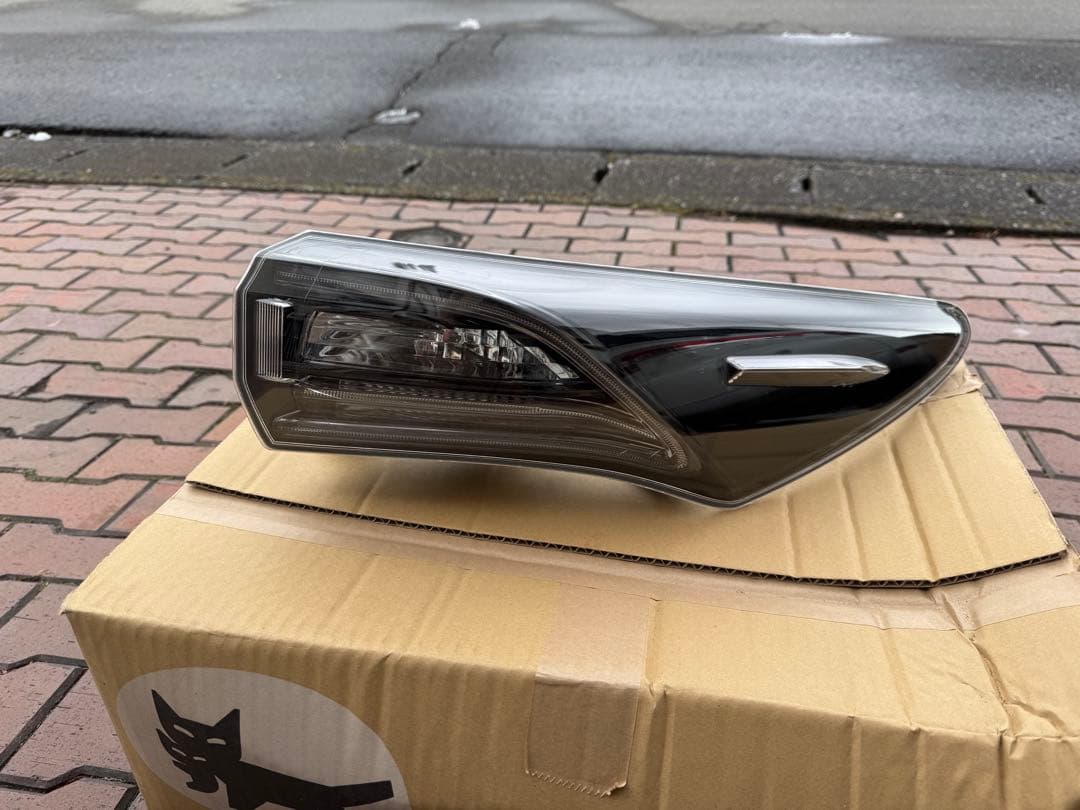 60ハリアー テールランプ 運転席側