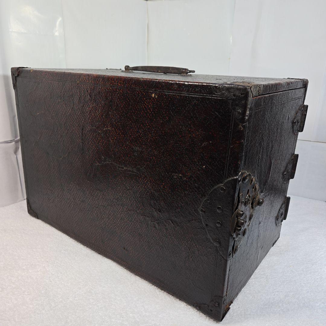 金唐革紙貼手持箪笥　鍵付　時代箪笥　古民具　銭函　銭箱　千両箱　船箪笥　金庫